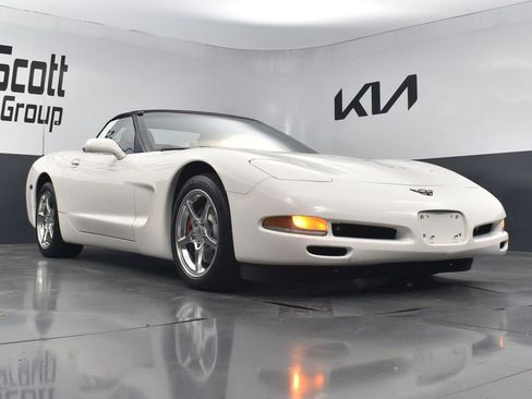 Used 2002 Chevrolet Corvette Convertible w/ Preferred Equipment Group2 RWD image 23