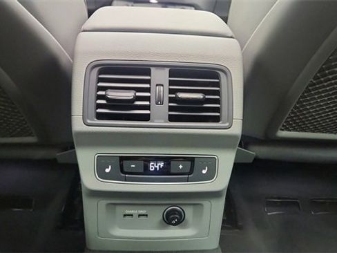 Used 2024 Audi Q5 e Prestige w/ Prestige Package image 40
