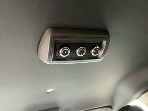 Used 2016 Dodge Grand Caravan SXT image 29