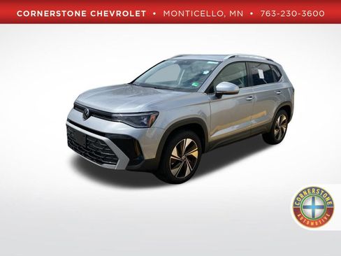 Used 2025 Volkswagen Taos SE AWD/4WD image 1