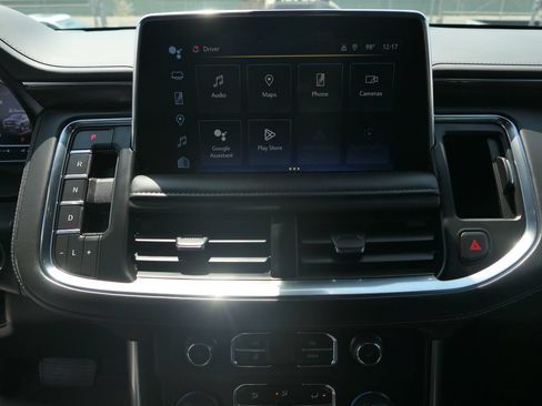 Used 2023 Chevrolet Suburban LT w/ Luxury Package RWD image 19