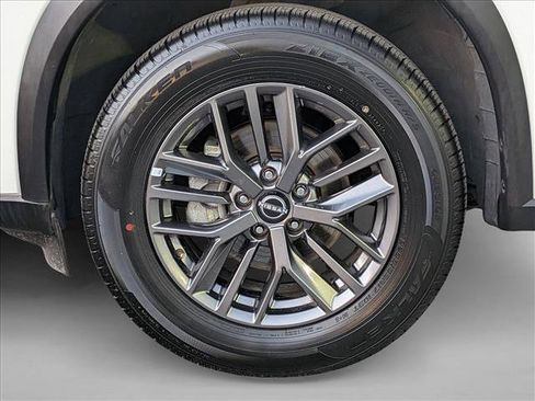 Used 2023 Nissan Rogue S image 22