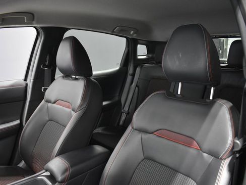 Certified 2025 Nissan Kicks SR image 16