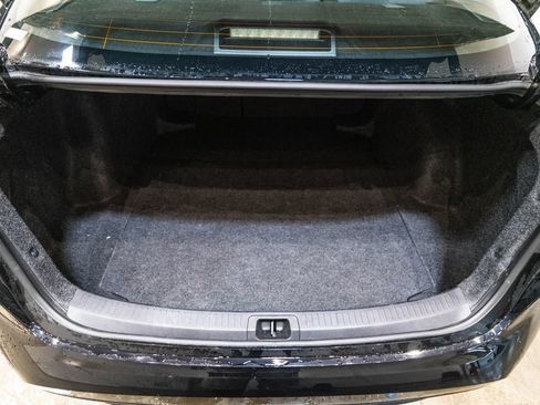 Used 2025 Toyota Corolla LE FWD image 31