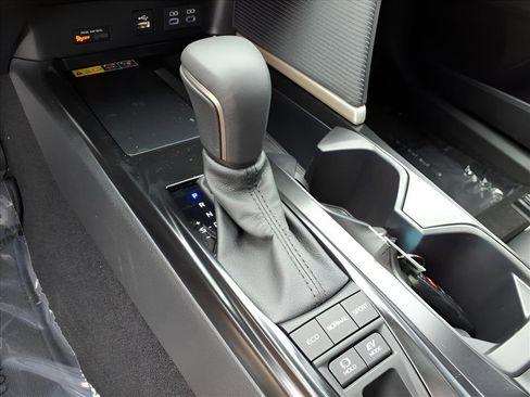 Used 2026 Toyota Camry SE image 21