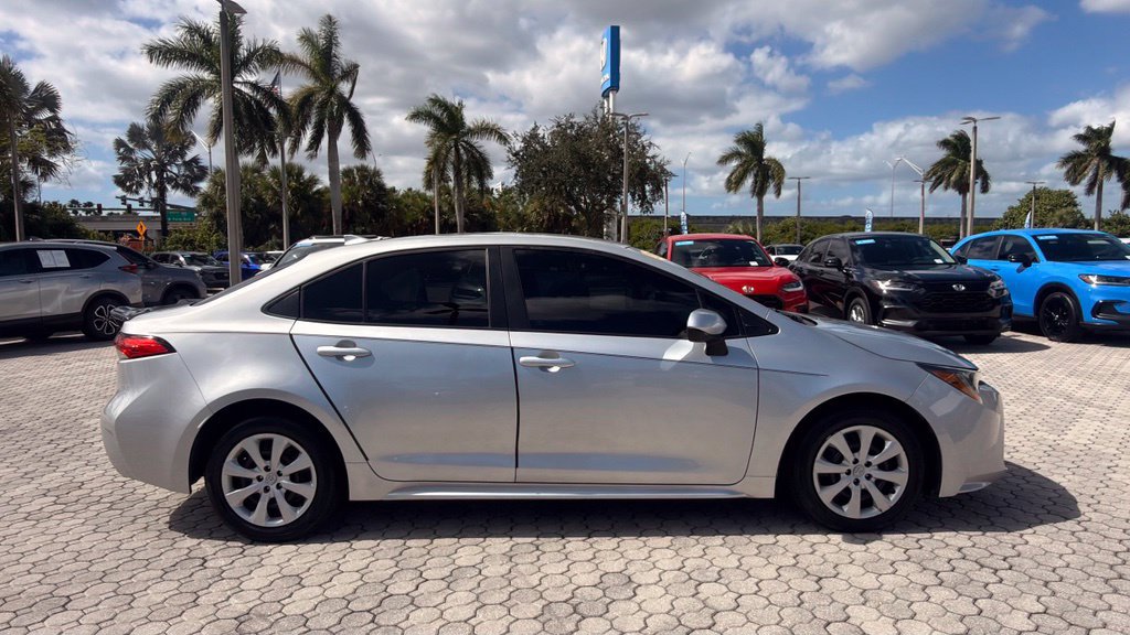 Used 2022 Toyota Corolla LE FWD image 13