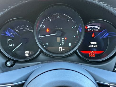 Certified 2025 Porsche Macan AWD/4WD image 27