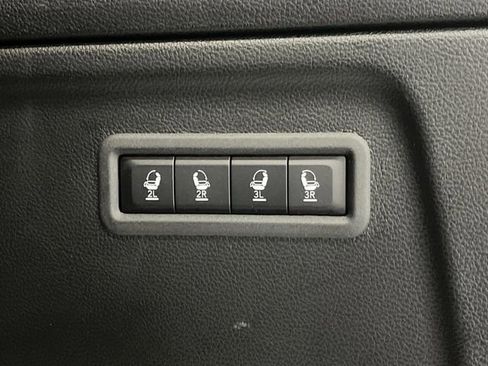 Used 2024 Jeep Wagoneer L Series III w/ Premium Group I image 17