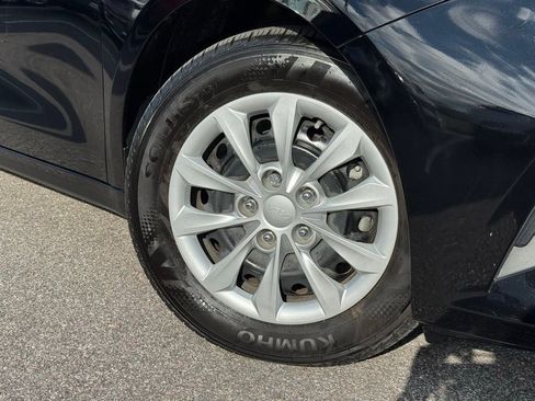 Used 2024 Kia Forte LX image 4