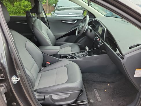 Certified 2025 Kia Niro EX FWD image 5