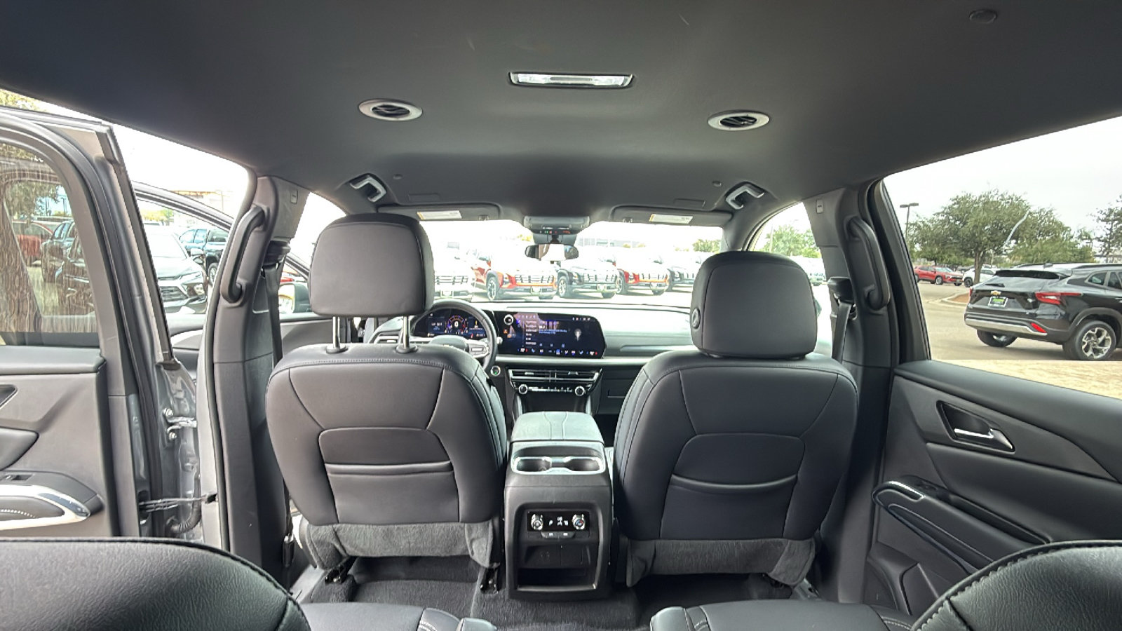 Used 2026 Chevrolet Traverse LT FWD image 28