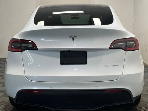 Used 2021 Tesla Model Y Long Range AWD/4WD image 17