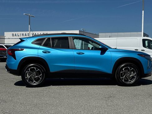 Used 2025 Chevrolet Trax LT FWD image 3