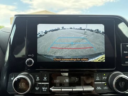 Used 2025 Toyota Highlander XSE AWD/4WD image 17