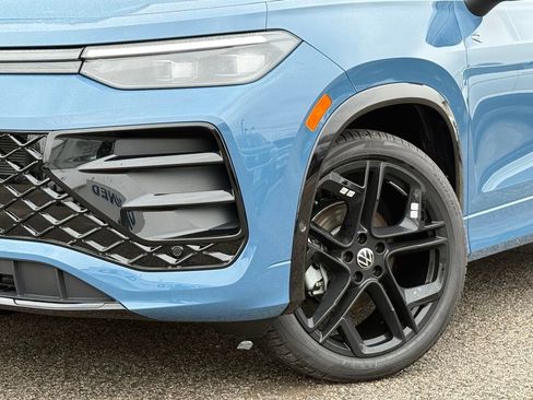 New 2026 Volkswagen Tiguan SE R-Line FWD image 2