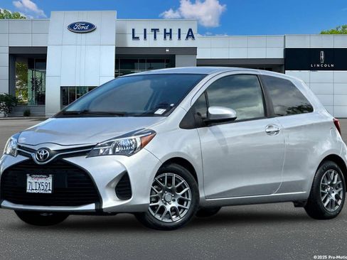 Used 2015 Toyota Yaris L image 1