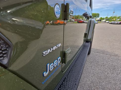 Used 2023 Jeep Wrangler Unlimited Sahara w/ Cold Weather Group AWD/4WD image 15