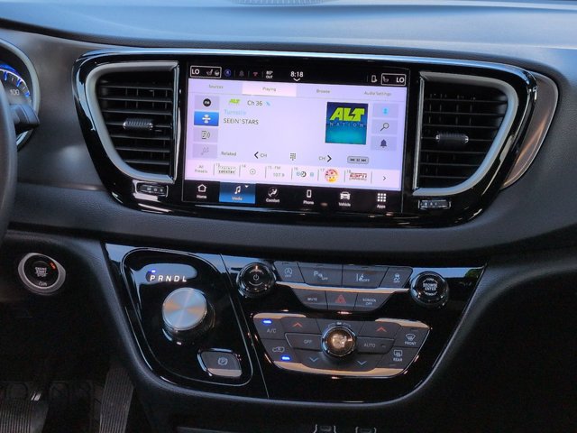 Used 2025 Chrysler Pacifica Select FWD image 17
