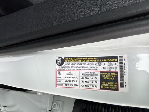 Used 2025 Volkswagen Tiguan SE R-Line AWD/4WD image 35