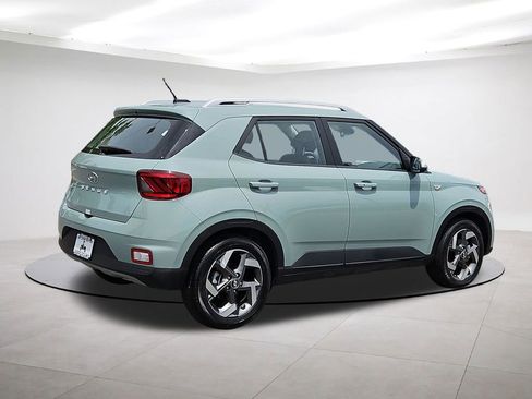 Used 2025 Hyundai Venue SEL FWD image 7