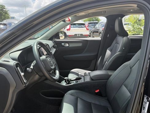 Used 2025 Volvo XC40 B5 Core AWD/4WD image 16