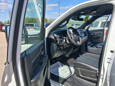 Used 2026 RAM 2500 Laramie AWD/4WD image 13
