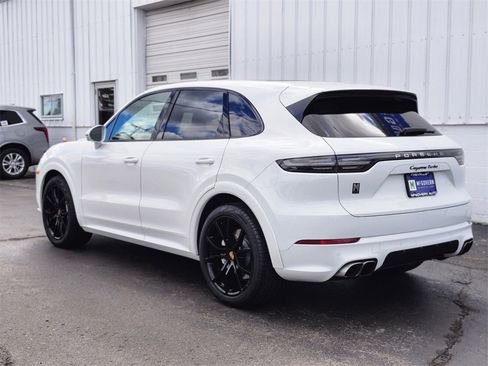 Used 2019 Porsche Cayenne Turbo image 3