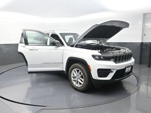 Used 2026 Jeep Grand Cherokee Laredo X AWD/4WD image 29