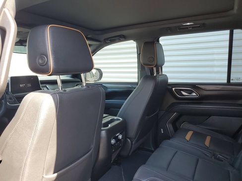 Used 2023 GMC Yukon AT4 w/ AT4 Premium Plus Package AWD/4WD image 9