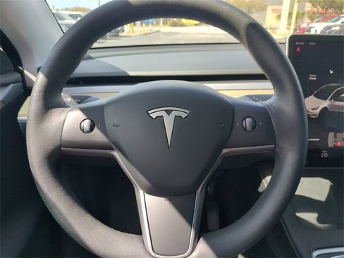 Used 2023 Tesla Model Y Long Range image 34