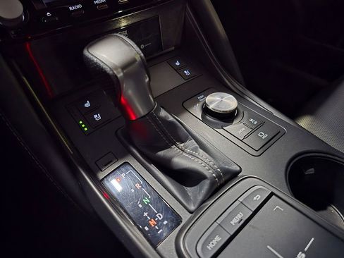 Used 2022 Lexus IS 350 F Sport RWD image 23