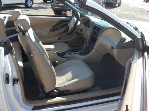 Used 2004 Ford Mustang Deluxe Convertible image 7