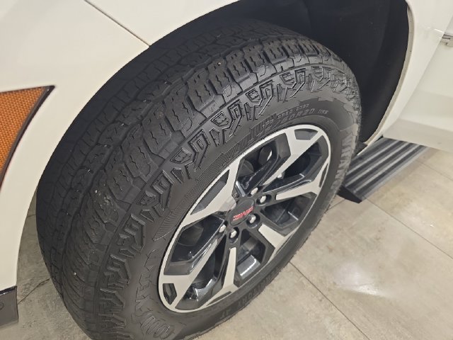 Used 2025 GMC Yukon XL AT4 w/ AT4 Premium Plus Package AWD/4WD image 46