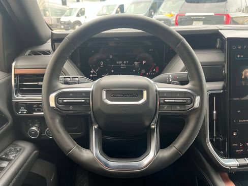 Used 2025 GMC Yukon XL Denali AWD/4WD image 21