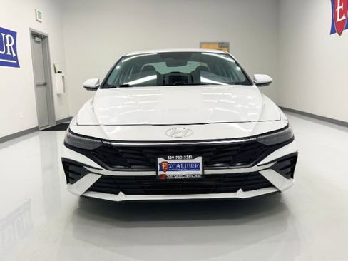 Used 2024 Hyundai Elantra SE FWD image 8