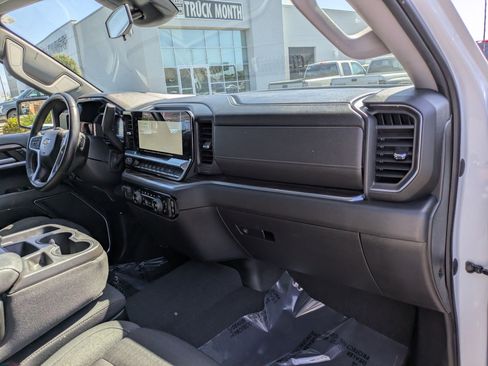 Used 2023 Chevrolet Silverado 1500 LT w/ Z71 Off-Road Package AWD/4WD image 33