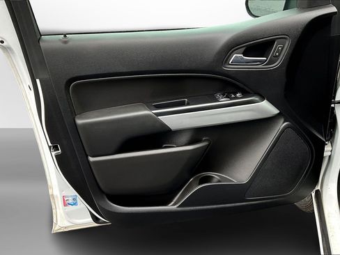 Used 2022 Chevrolet Colorado LT w/ Fleet Safety Package image 25