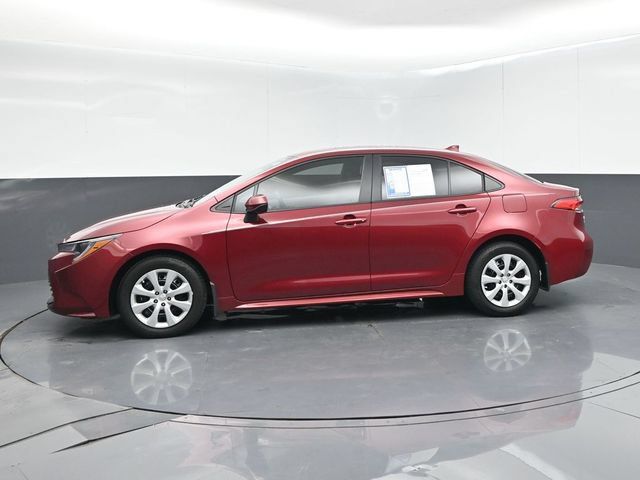 Used 2025 Toyota Corolla LE FWD image 5