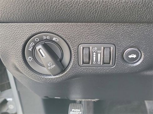 Used 2019 Dodge Challenger SXT w/ Blacktop Package image 18