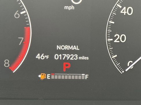 Used 2025 Honda Pilot EX-L image 6