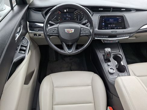 Used 2019 Cadillac XT4 Luxury w/ Cold Weather Package image 11