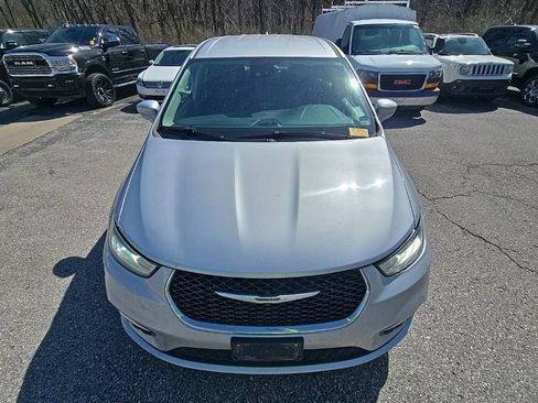 Used 2022 Chrysler Pacifica Touring-L image 13