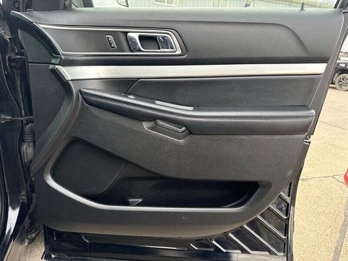 Used 2017 Ford Explorer XLT AWD/4WD image 22