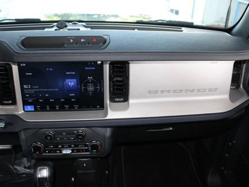 Used 2025 Ford Bronco Outer Banks AWD/4WD image 26