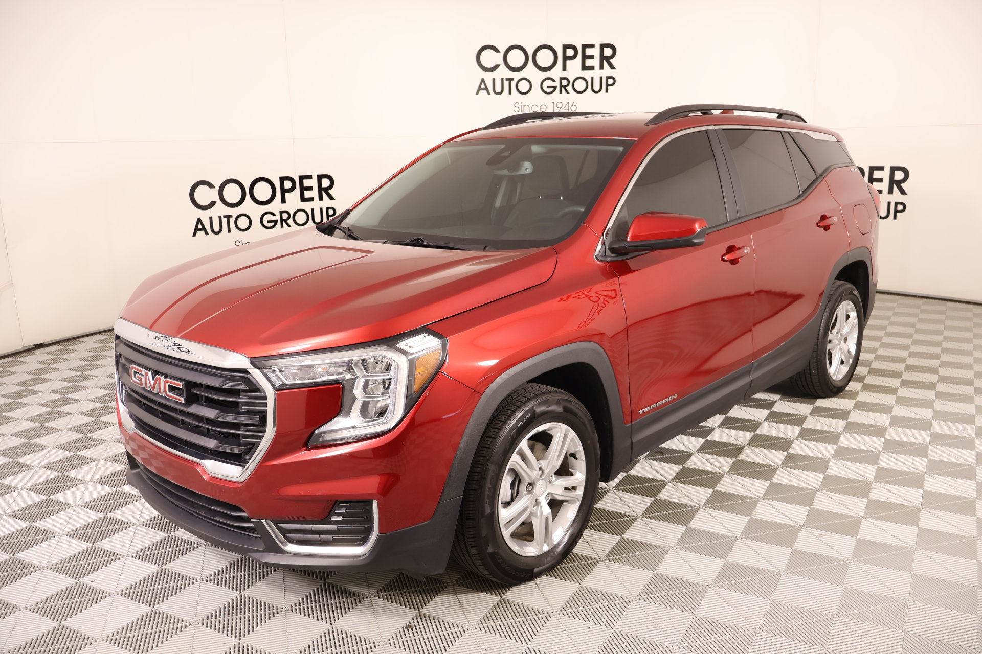 Used 2023 GMC Terrain SLE w/ Driver Convenience Package FWD image 10