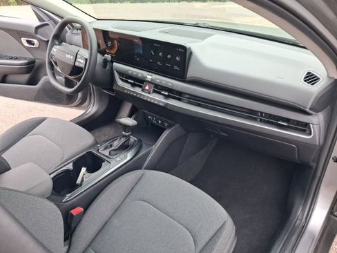 Used 2025 Kia K4 FWD image 32