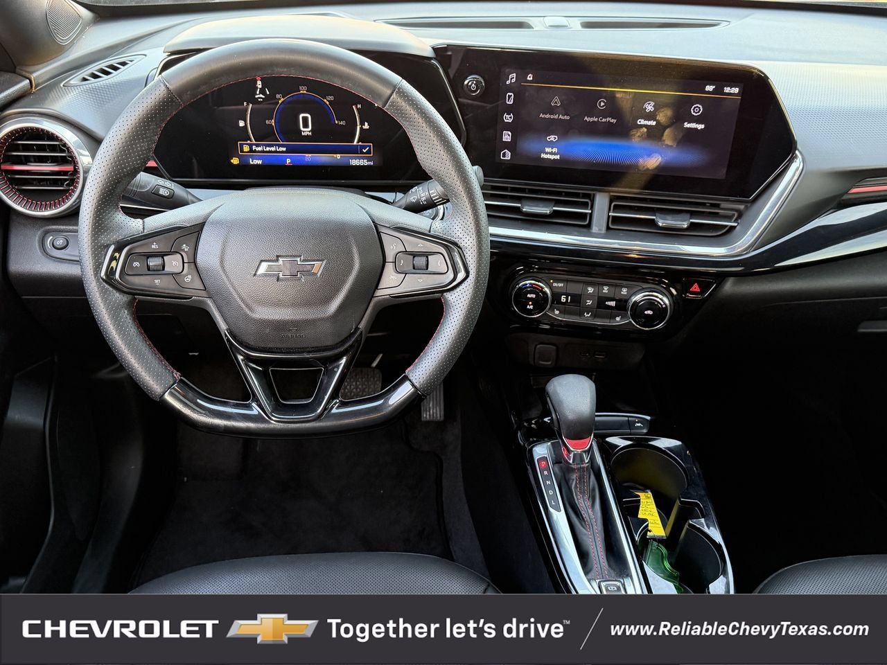 Used 2025 Chevrolet Trax RS w/ Sunroof Package FWD image 12