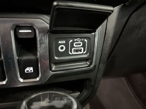 Used 2021 Jeep Wrangler Sport image 33