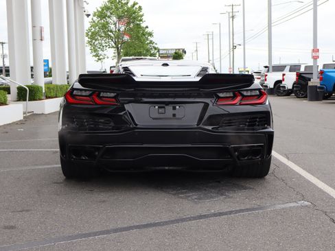 Used 2025 Chevrolet Corvette E-Ray w/ Stealth Interior Trim Package AWD/4WD image 9