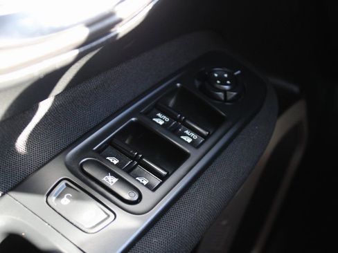 Used 2016 Jeep Renegade Sport w/ Power & Air Group image 28